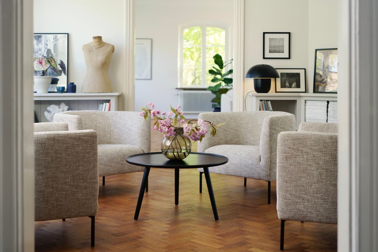 BOB armchair with LOVE coffee table